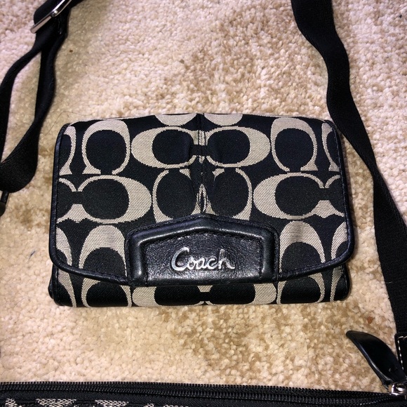 Cross body Coach purse/matching wallet - Picture 4 of 5